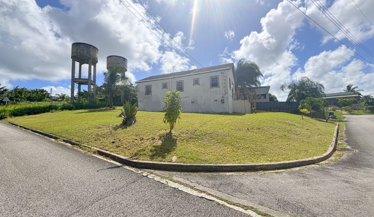 2 - Serenity Hill - Road Side View