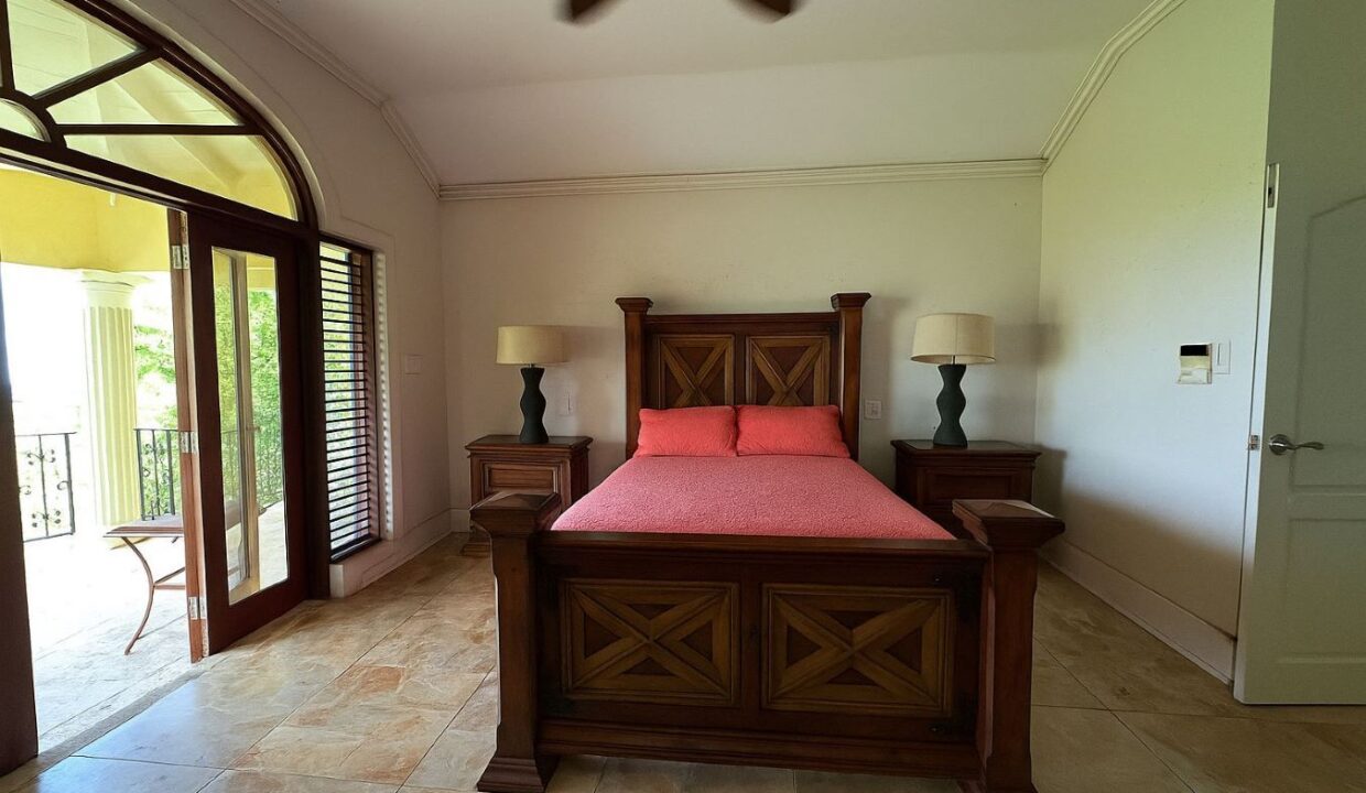 bedroom (red)