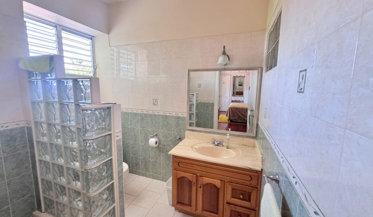 15 Bathroom 3 Howels X Road St