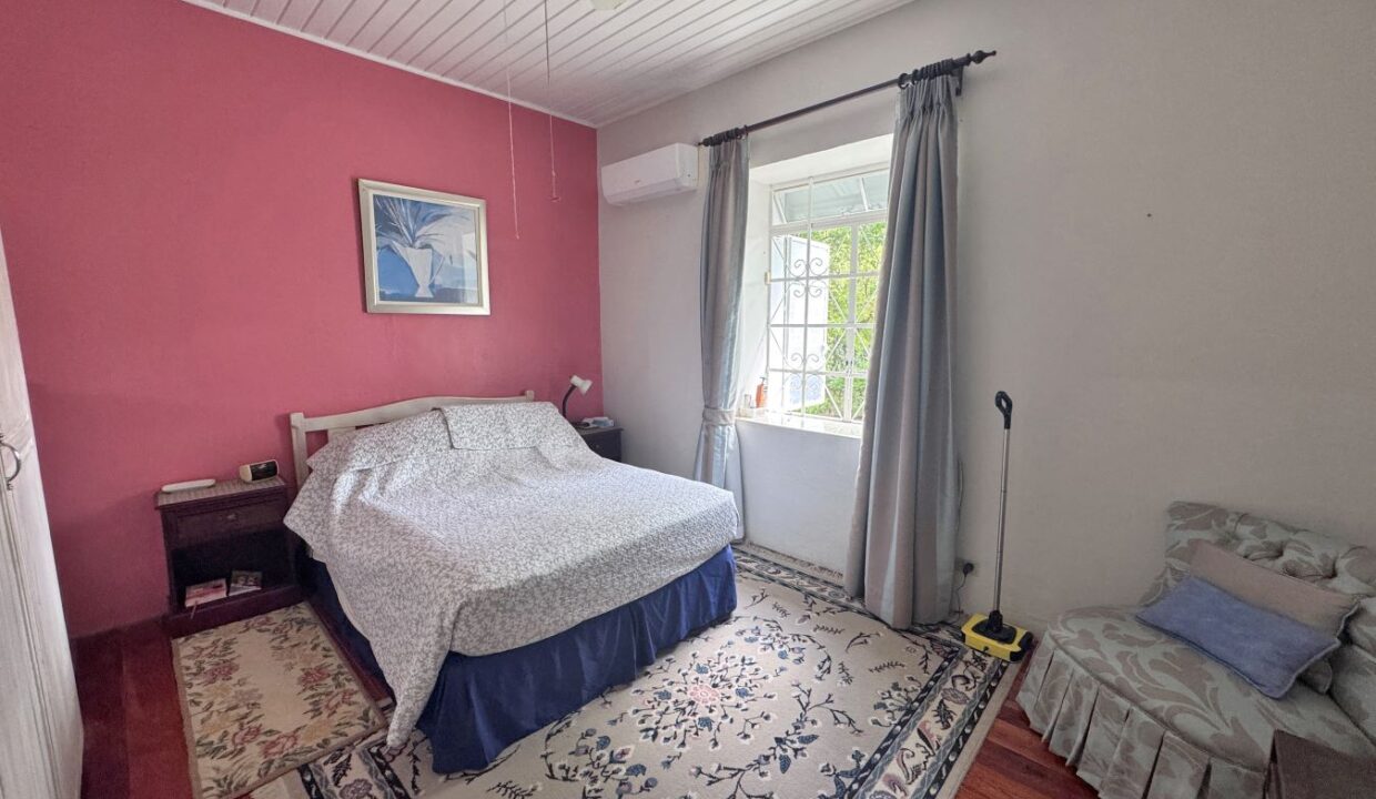 16 bedroom 4 Howels X Road St