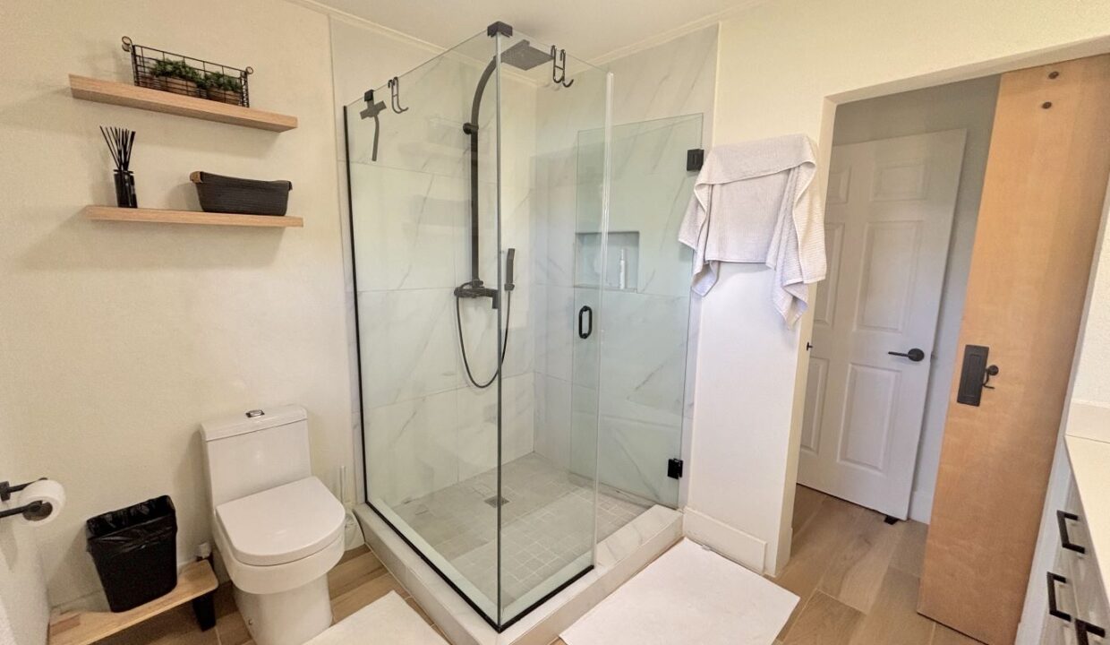 17 - Yorkshire 1 - master bathroom