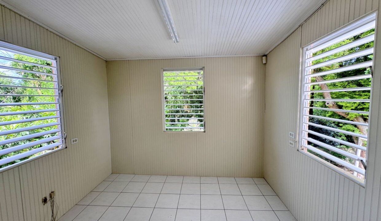 18 Office Howels X Road St