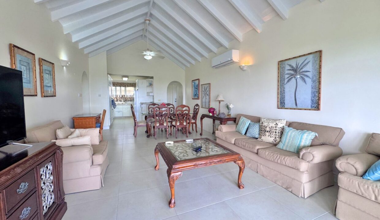 2 Milennium 304 Living room