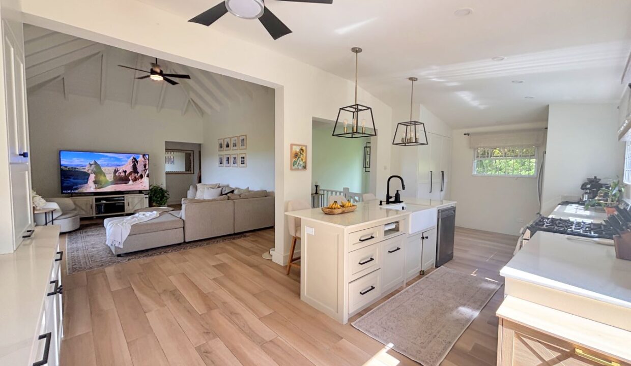 3 - Yorkshire 1 - Kitchen Living from Entrance