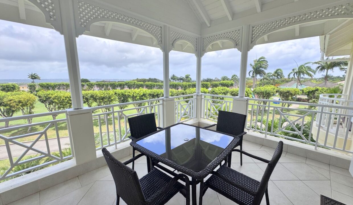 4 Milennium 304 Patio