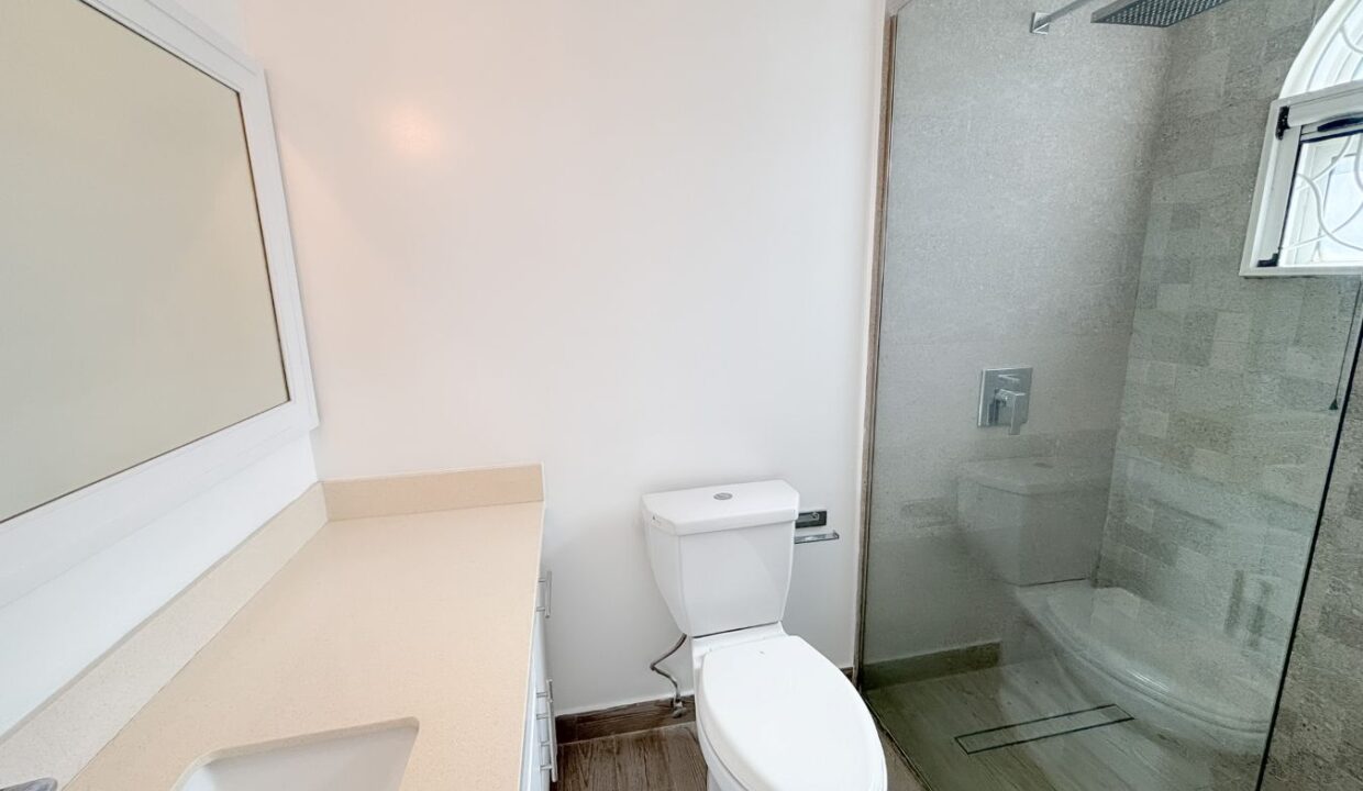12- mh 103 - secondary en suite