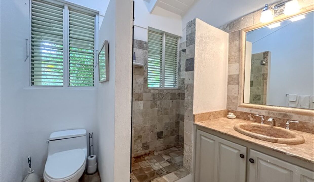 13 Cascade Bathroom 2