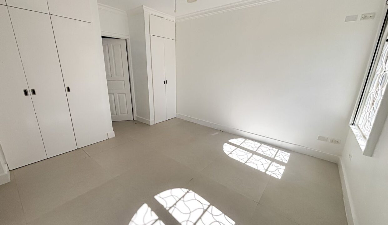 14 - mh 103 - living room