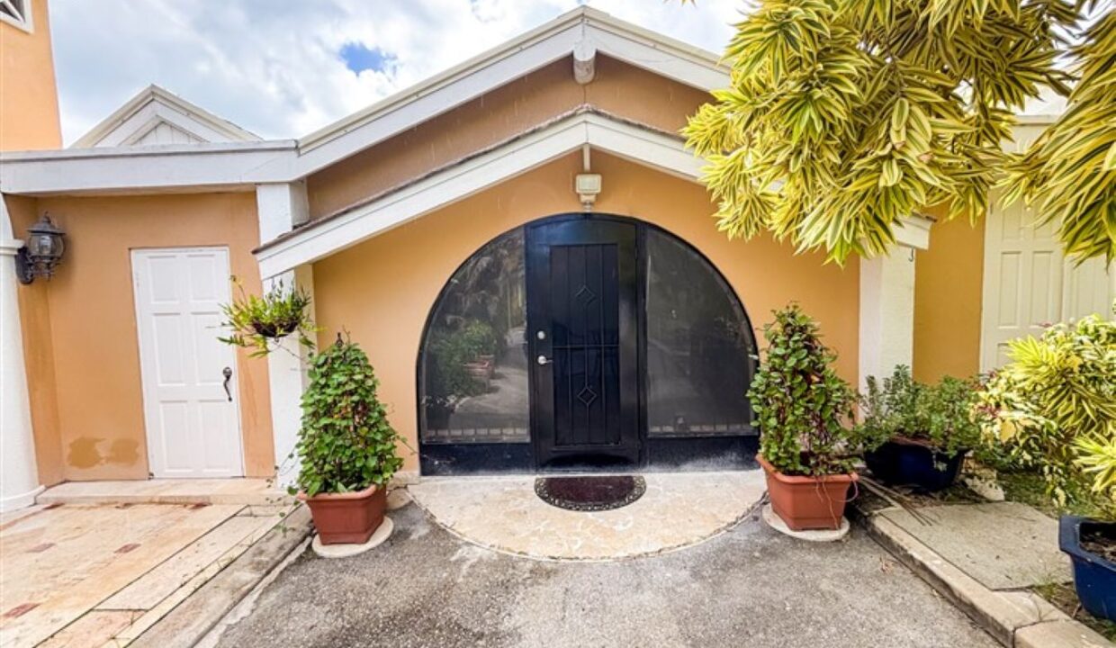 15 Cascade Additional Entrance