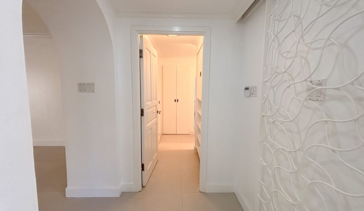 2 - mh 103 - front entrance