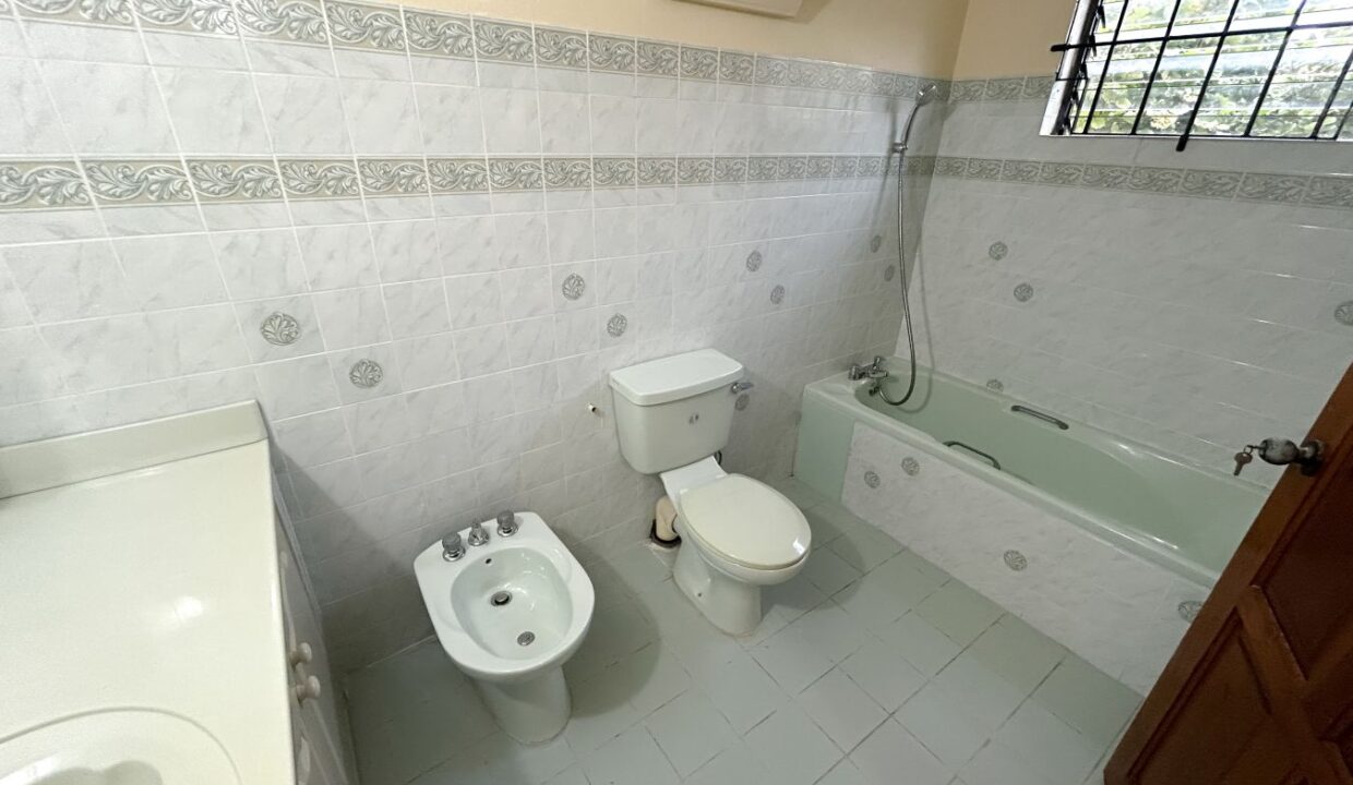 6 Surf View Rd 2 bed primary bathroom