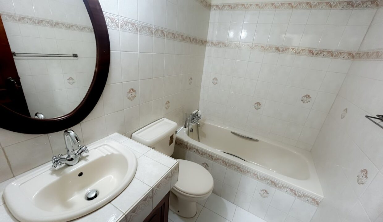 8 Surf View Rd 2 bed shared bathroom