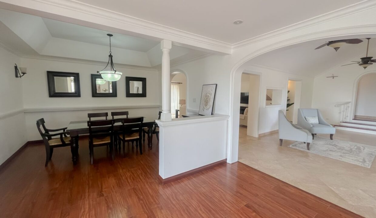 11 Durants Looking Glass Dining