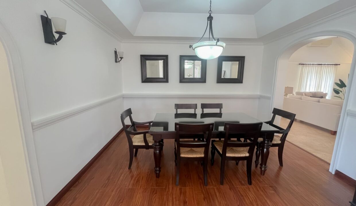 12 Durants Looking Glass Dining