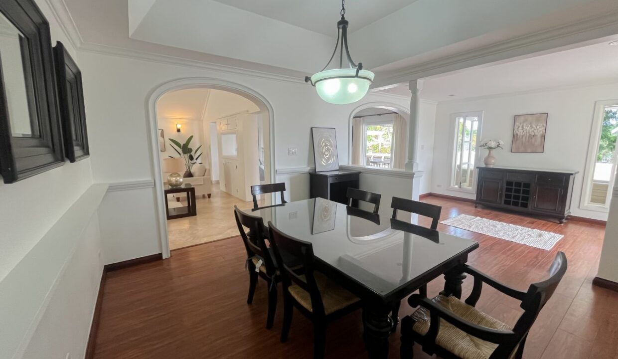 13 Durants Looking Glass Dining