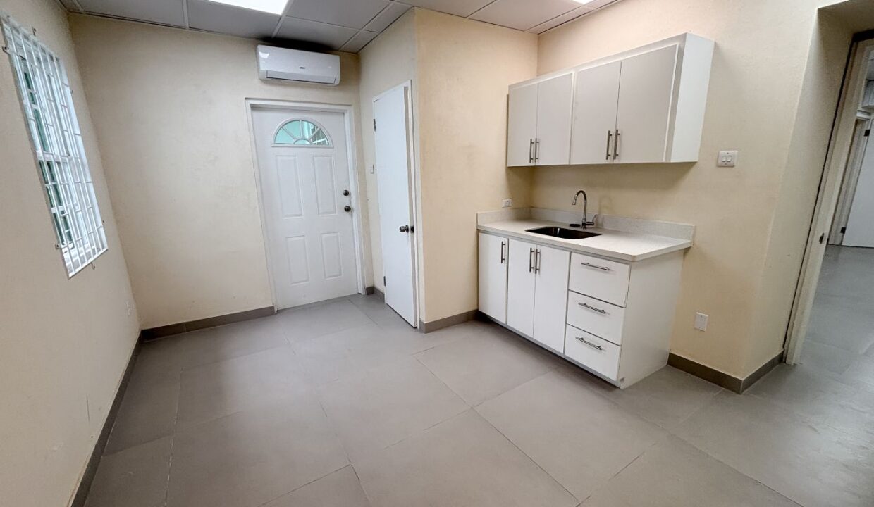 15 - Suite 2 - lunch room