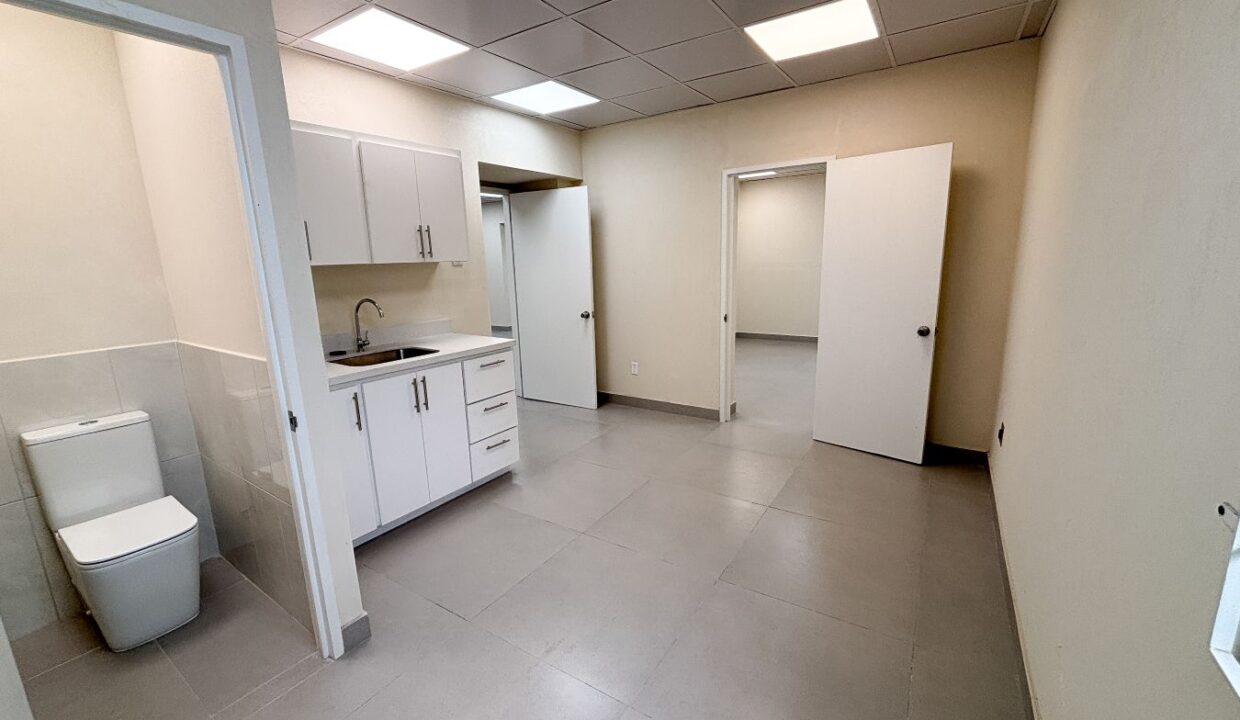 16 - Suite 2 - lunch room (2)