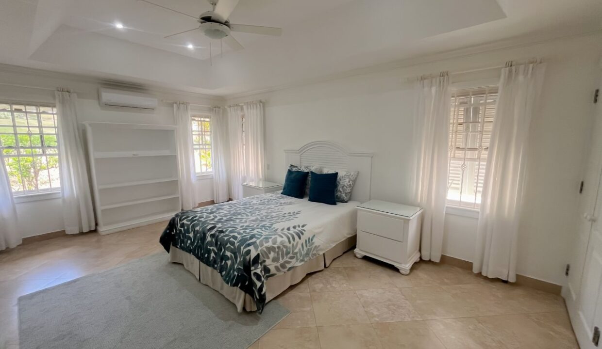 17 Durants Looking Glass Bedroom 1
