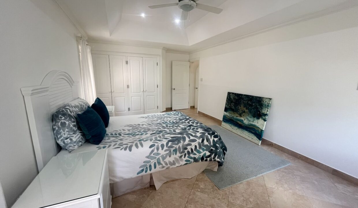 18 Durants Looking Glass Bedroom 1