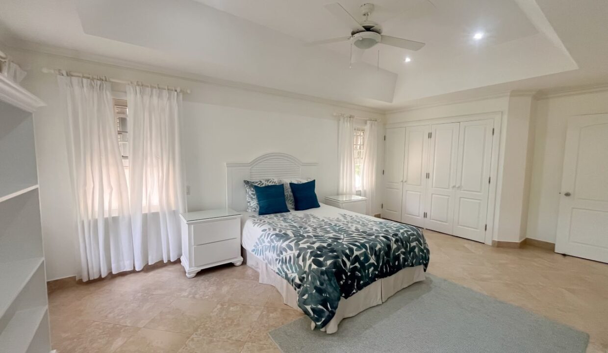19 Durants Looking Glass Bedroom 1