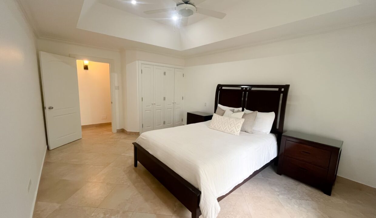 22 Durants Looking Glass Bedroom 2