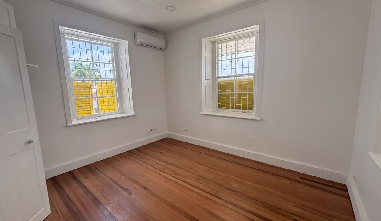 6 - Bellevilla unit a - top floor - room 1