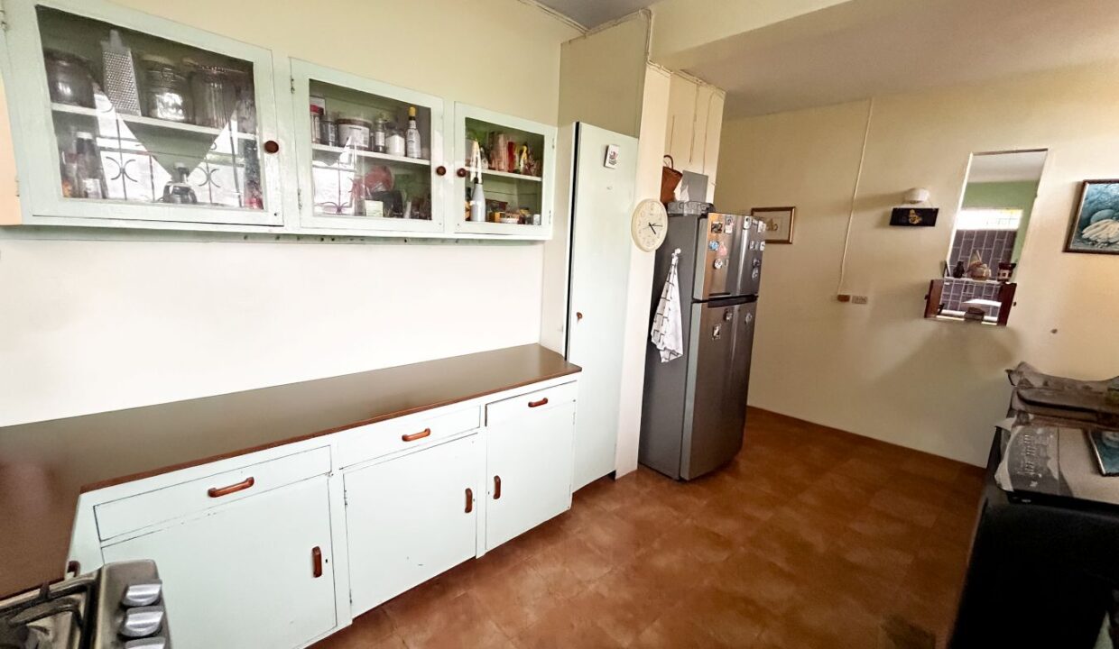19 Reef Crescent Lower kitchen b