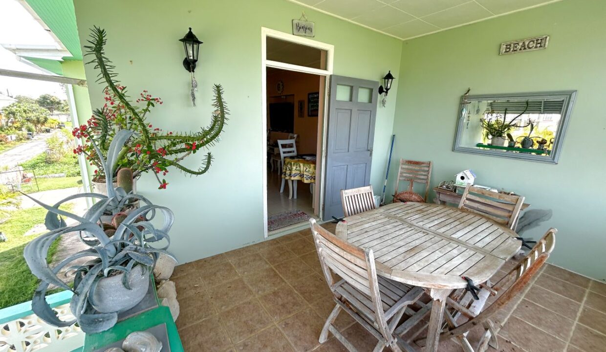 4 Reef Crescent top balcony