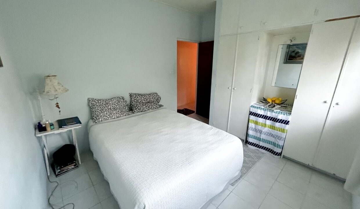 9 Reef Crescent Top middle bedroom